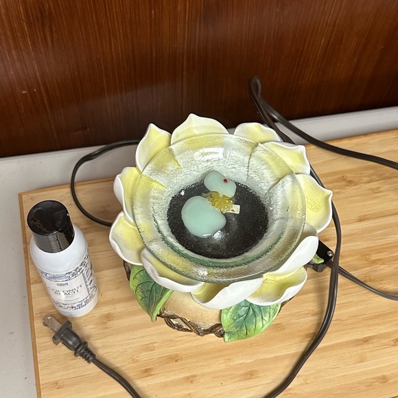 Home interiors Retired fragrance warmer magnolia shaped - Picture 4 of 12